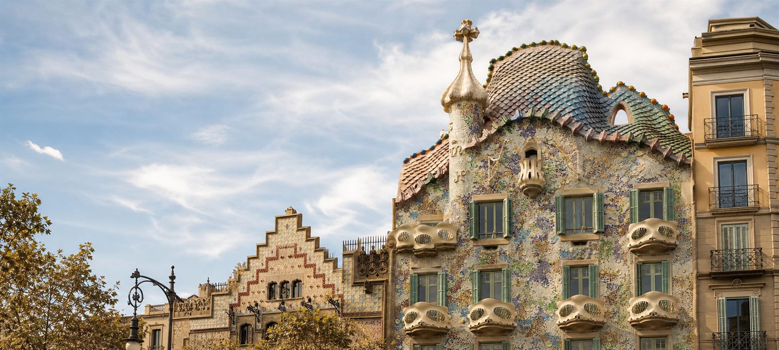 Casa Batllo mosaic facade and roof details