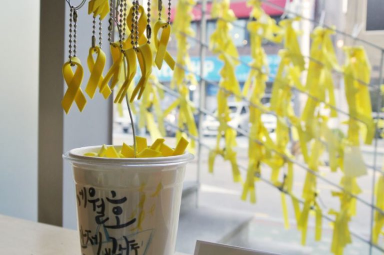 The Yellow Ribbon is a Polemic Symbol in Catalonia and South Korea