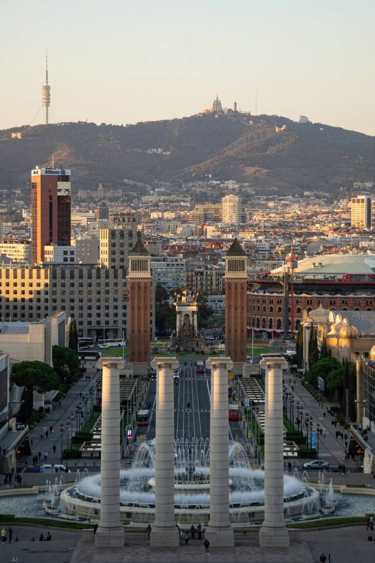 The Splendor of Plaça d’Espanya and the Enchanting Magic Fountain in Barcelona