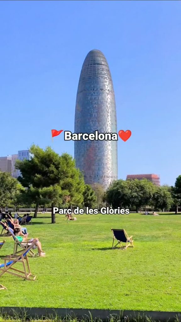 Parc de les Glòries with Torre Glòries behind the lawn.