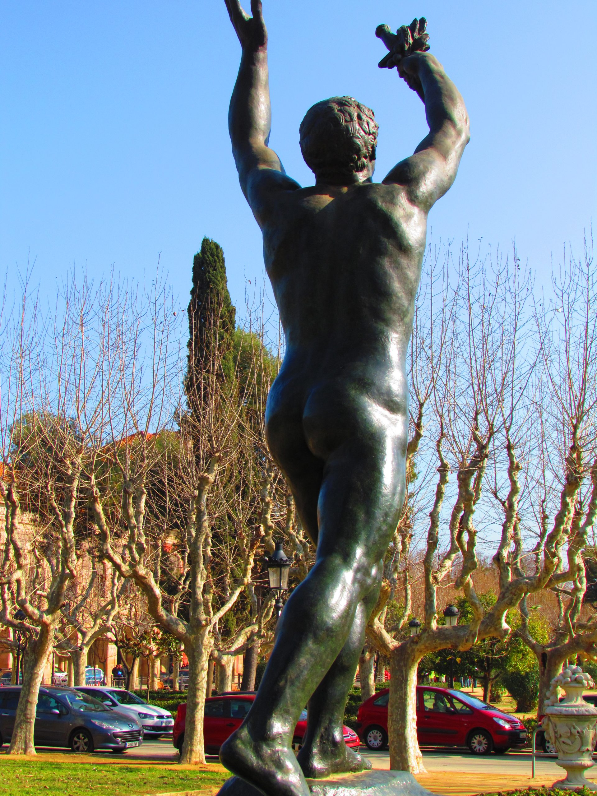 Close view of a garden sculpture near Parc de la Ciutadella.